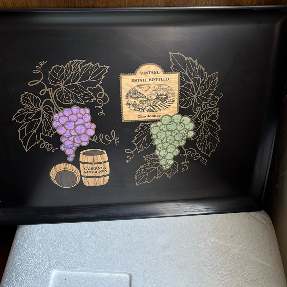 Courac Grape Bushels Winery Motif